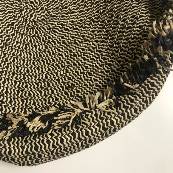 Certified vegan round woven straw tote - Picture 3 of 12